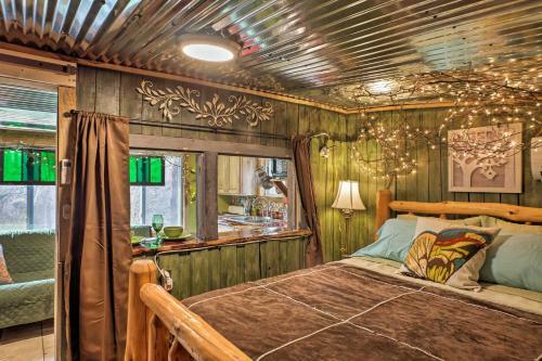 The Treehouse Cabin Creekside Home With Hot Tub!