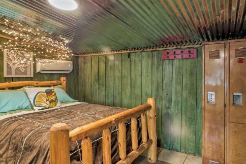 The Treehouse Cabin Creekside Home With Hot Tub!
