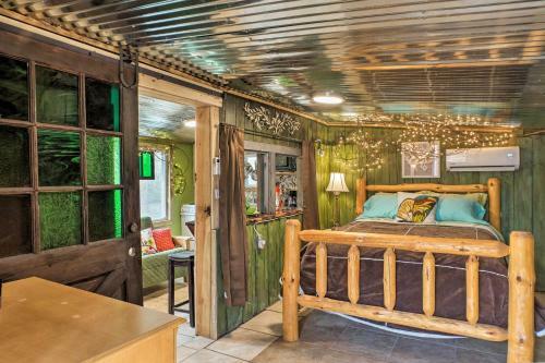 The Treehouse Cabin Creekside Home With Hot Tub!