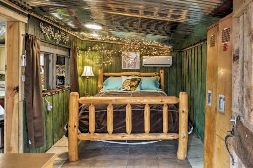 The Treehouse Cabin Creekside Home With Hot Tub!