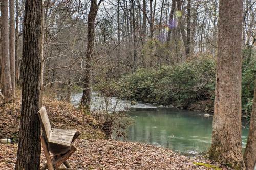 The Treehouse Cabin Creekside Home With Hot Tub!