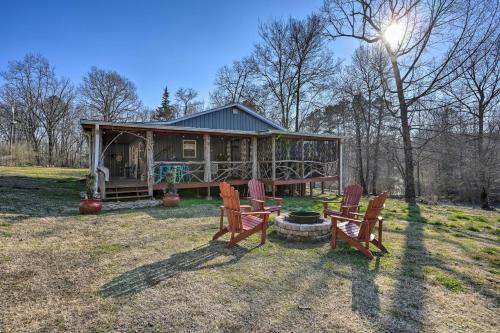 Charming Escape With Fire Pit In Summerville!