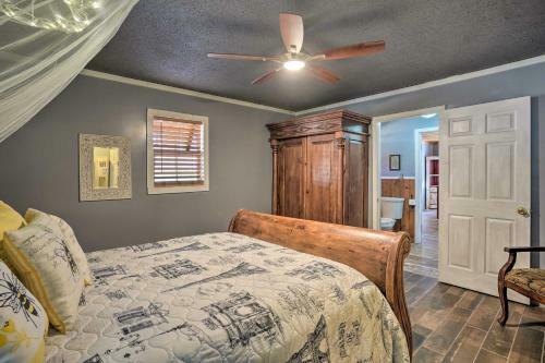 Charming Escape With Fire Pit In Summerville!