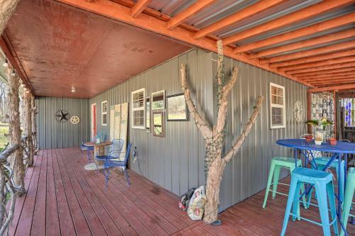 Charming Escape With Fire Pit In Summerville!