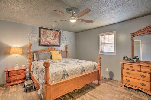 Charming Escape With Fire Pit In Summerville!