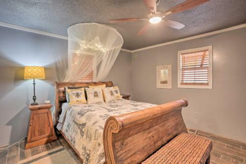 Charming Escape With Fire Pit In Summerville!