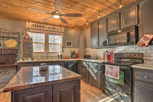 Charming Escape With Fire Pit In Summerville!