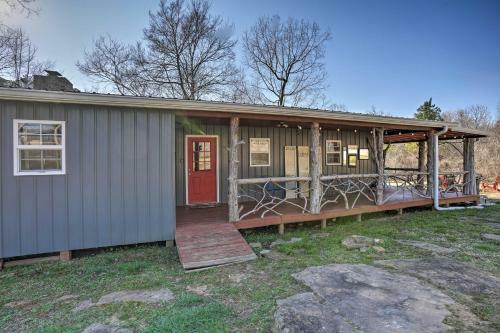Charming Escape With Fire Pit In Summerville!