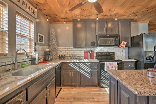 Charming Escape With Fire Pit In Summerville!