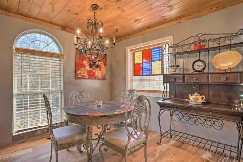 Charming Escape With Fire Pit In Summerville!