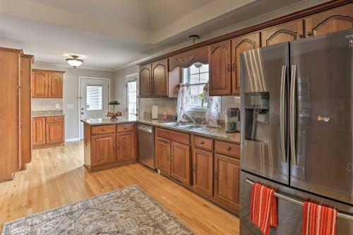 Summerville Home On 5 Acres Pool, Hot Tub And Deck!