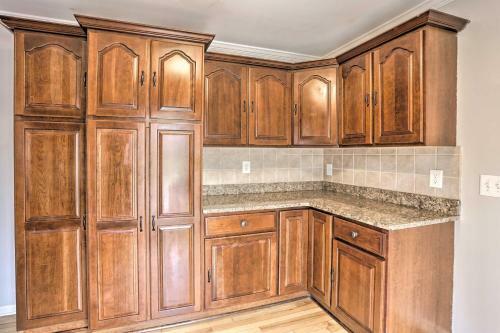 Summerville Home On 5 Acres Pool, Hot Tub And Deck!