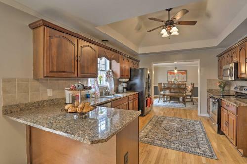 Summerville Home On 5 Acres Pool, Hot Tub And Deck!
