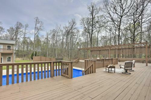 Summerville Home On 5 Acres Pool, Hot Tub And Deck!