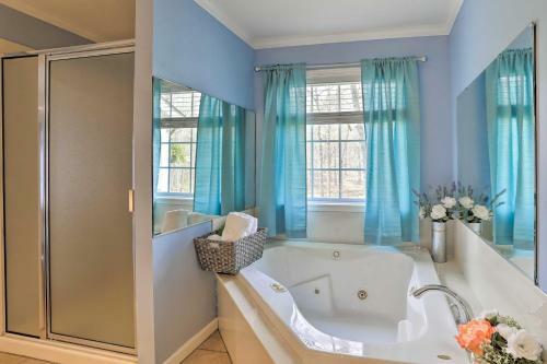 Summerville Home On 5 Acres Pool, Hot Tub And Deck!