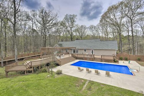 Summerville Home On 5 Acres Pool, Hot Tub And Deck!