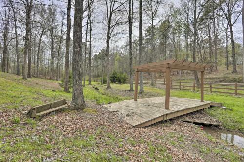 Summerville Home On 5 Acres Pool, Hot Tub And Deck!