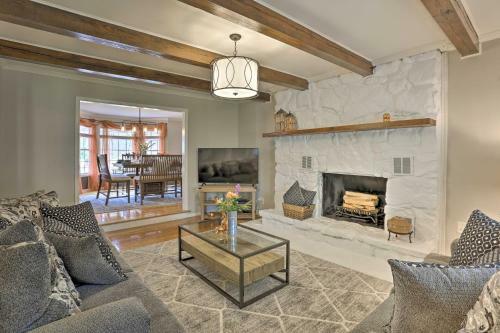 Summerville Home On 5 Acres Pool, Hot Tub And Deck!