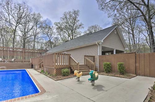 Summerville Home On 5 Acres Pool, Hot Tub And Deck!