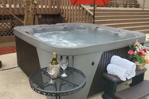 Summerville Home On 5 Acres Pool, Hot Tub And Deck!