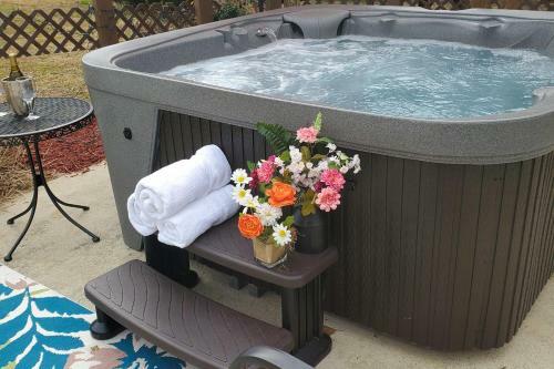 Summerville Home On 5 Acres Pool, Hot Tub And Deck!