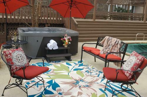 Summerville Home On 5 Acres Pool, Hot Tub And Deck!