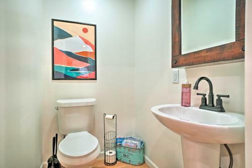 Painted Skies Upscale Getaway With Fire Pit!