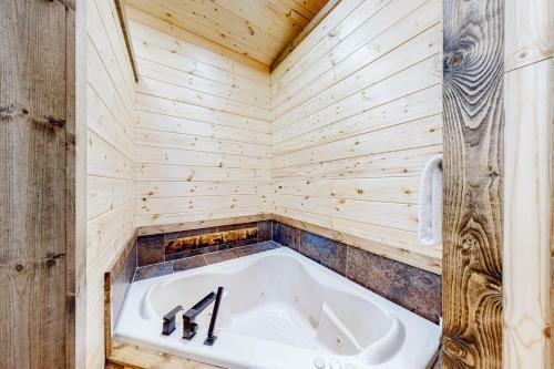 Cozy Bear Cabin #2