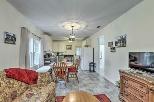 Cozy Thomasville Cottage - 1 Mile To Big Oak!