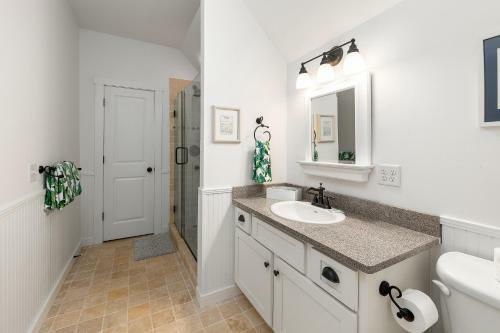 3 Bedroom 3 Bath House On Broadway St
