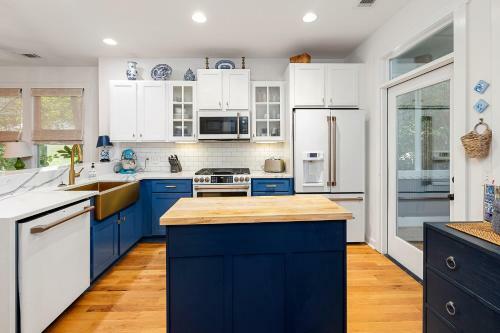 3 Bedroom 3 Bath House On Broadway St