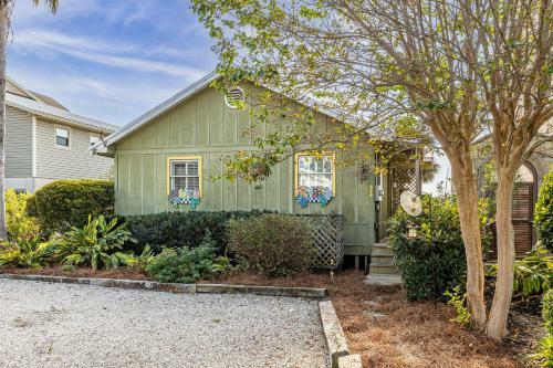 Happy Sleep- 2 Bedroom 1 Bath Beachfront Home!!!