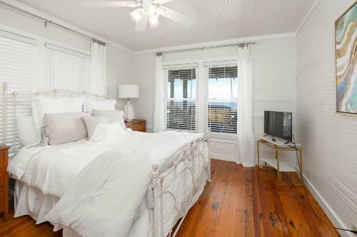 Happy Sleep- 2 Bedroom 1 Bath Beachfront Home!!!