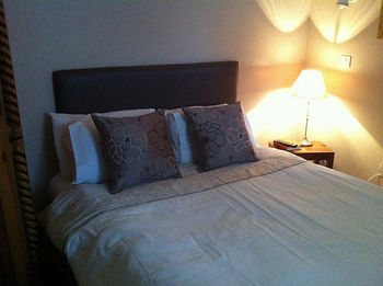 Barons Court Hotel