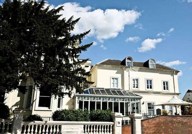 Episode Hotel