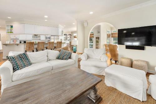 5 Bedroom 5 And A Half Bath - Private Pool On East Beach