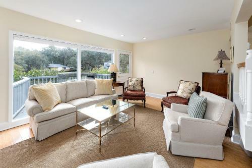 3 Bedroom 3 Bath Located In Sea Palms - Walk To The Golf Course!