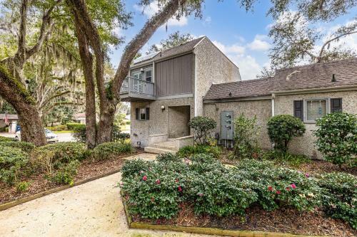 3 Bedroom 3 Bath Located In Sea Palms - Walk To The Golf Course!