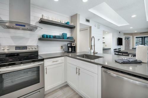 Stunning - Open Concept Contemporary 2br - 2ba
