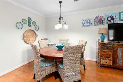 Demere Landing 135 4 Bedrooms 3 And Half Baths Elevator - Community Pool - Golf Cart