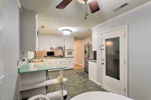 Charming Waycross Getaway With Recreation Room