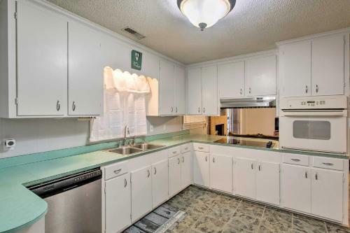 Charming Waycross Getaway With Recreation Room