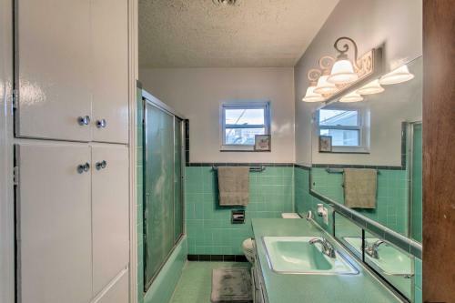 Charming Waycross Getaway With Recreation Room