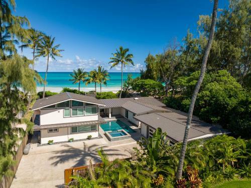 Hawaiian Dream - Beachfront Oceanfront Paradise, Villa