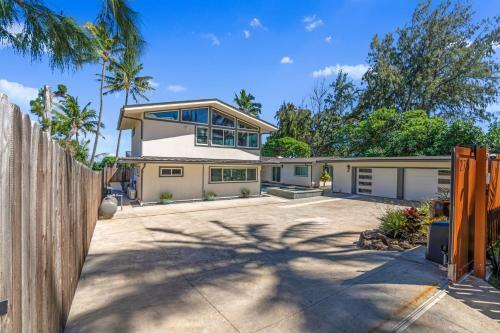 Hawaiian Dream - Beachfront Oceanfront Paradise, Villa