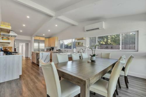 Hawaiian Dream - Beachfront Oceanfront Paradise, Villa