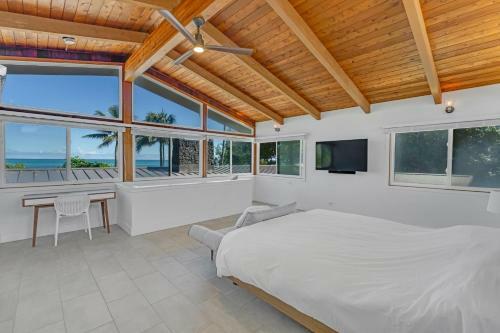 Hawaiian Dream - Beachfront Oceanfront Paradise, Villa