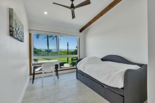 Hawaiian Dream - Beachfront Oceanfront Paradise, Villa