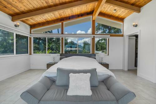 Hawaiian Dream - Beachfront Oceanfront Paradise, Villa