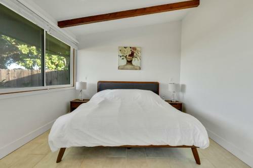 Hawaiian Dream - Beachfront Oceanfront Paradise, Villa